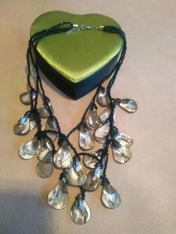 ketting-collier/hematiet-metaal-parelmoer beschikbaar voor biedingen