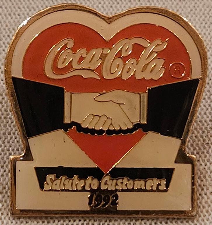 PIN Coca Cola Salute to Customers 1992, Verzamelen, Speldjes, Pins en Buttons, Zo goed als nieuw, Ophalen of Verzenden