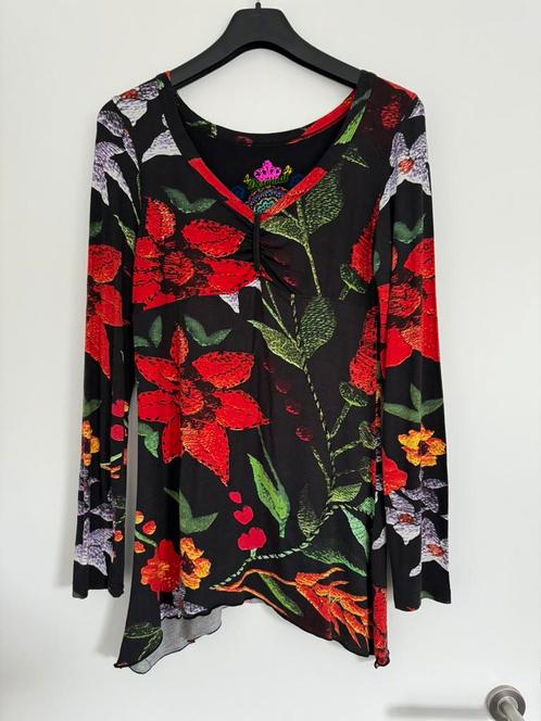 Desigual t-shirt, trui, jeans mt 38, Vêtements | Femmes, Blouses & Tuniques, Porté, Taille 38/40 (M), Autres couleurs, Enlèvement ou Envoi