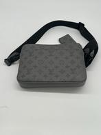 Louis Vuitton Dual Messenger Bag | Grey | In Topstaat, Overige merken, Ophalen of Verzenden, Zo goed als nieuw, Grijs