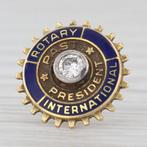 Ancien président international du Rotary Club, Enlèvement, Neuf