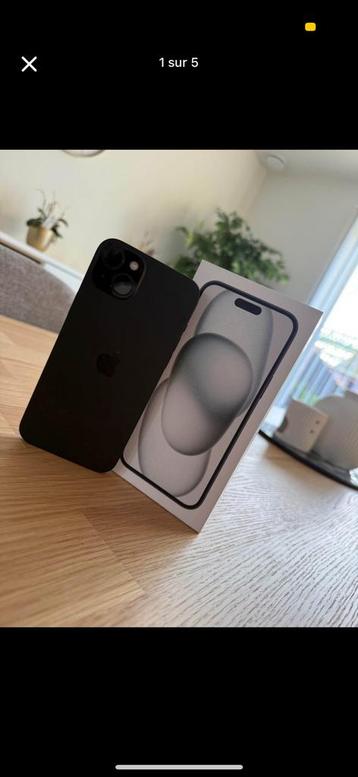 IPHONE 15 128GB en bon état Batterie lègere tache noire 89% beschikbaar voor biedingen