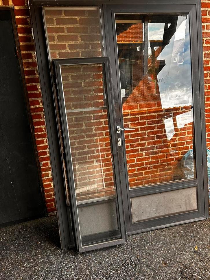 Deur met raam en vliegnet, Doe-het-zelf en Bouw, Raamkozijnen en Schuifdeuren, Zo goed als nieuw, Aluminium, Ophalen