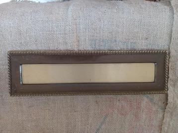 Brievenbus met klep 31,50x9,00 beschikbaar voor biedingen