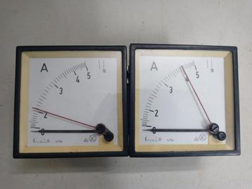 2 inbouw paneelmeter 5Amp