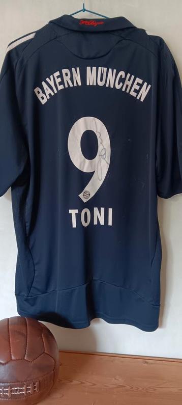 Gesigneerd voetbalshirt Luca Toni Bayern Munchen 2006 beschikbaar voor biedingen