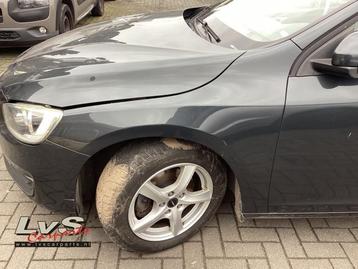 Scherm links-voor van een Volvo V60 (492) beschikbaar voor biedingen
