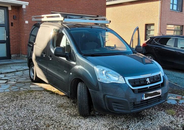 Peugeot partner 2017 benzine, Auto's, Bestelwagens en Lichte vracht, Particulier, Peugeot, Benzine, Ophalen