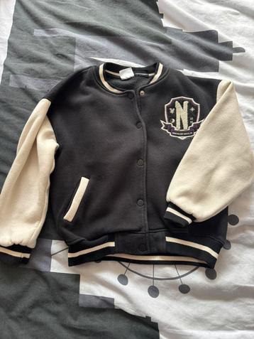 Vest Wednesday maat 130 beschikbaar voor biedingen
