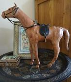 Prachtig paard, bedekt met leder. Jaren 60. H ± 33 cm, Gebruikt, Ophalen of Verzenden, Dier