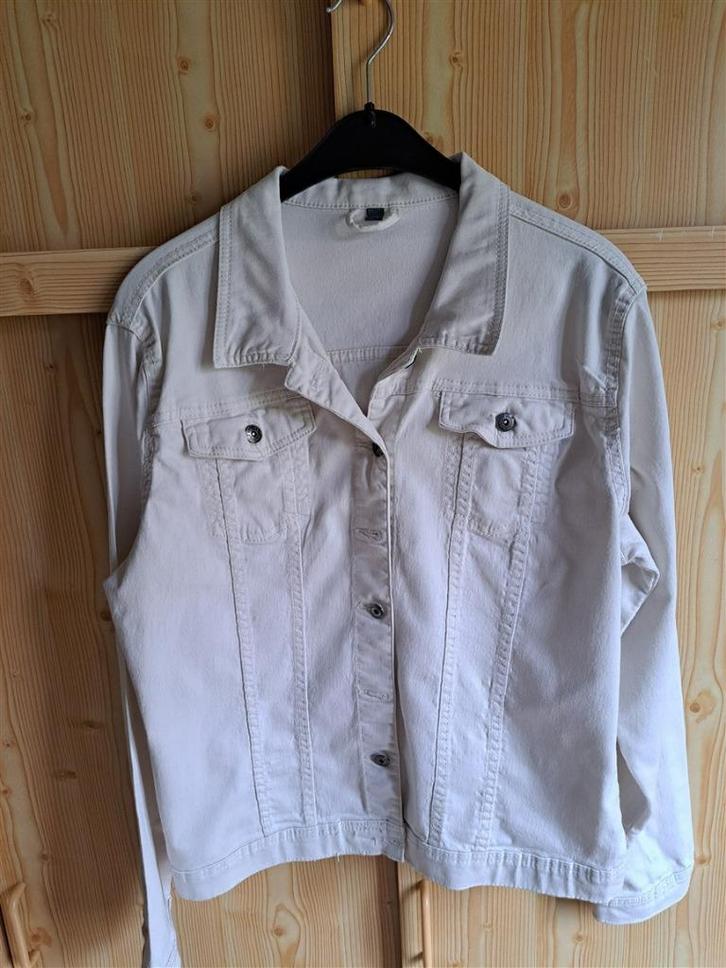 Jeansjasje gebroken wit maat 46, Kleding | Dames, Spijkerbroeken en Jeans, Zo goed als nieuw, Overige jeansmaten, Wit, Ophalen of Verzenden