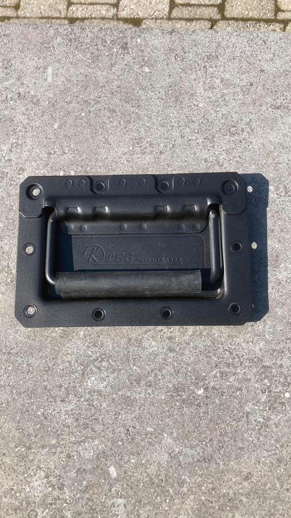 4stuks   “K.TEG” Flight Case matzwarte veerhandgrepen inbouw, Muziek en Instrumenten, Behuizingen en Koffers, Zo goed als nieuw