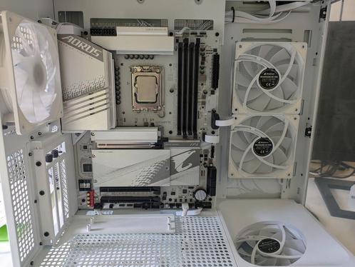 Gigabyte Z790 AORUS ELITR AX ICE + INTEL CORE I7-14700KF, Computers en Software, Processors, Zo goed als nieuw, Ophalen
