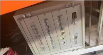 electriciteitskast met zekeringen beschikbaar voor biedingen