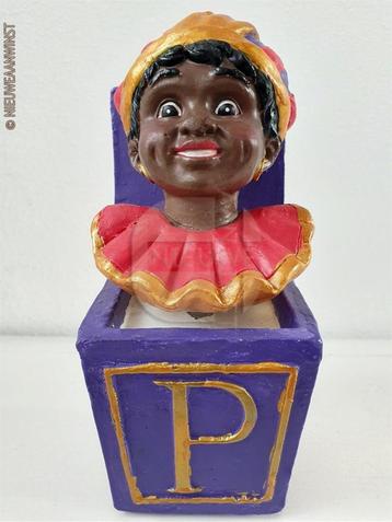 Authentiek etalage beeld zwarte Piet op veer - 22cm, paars