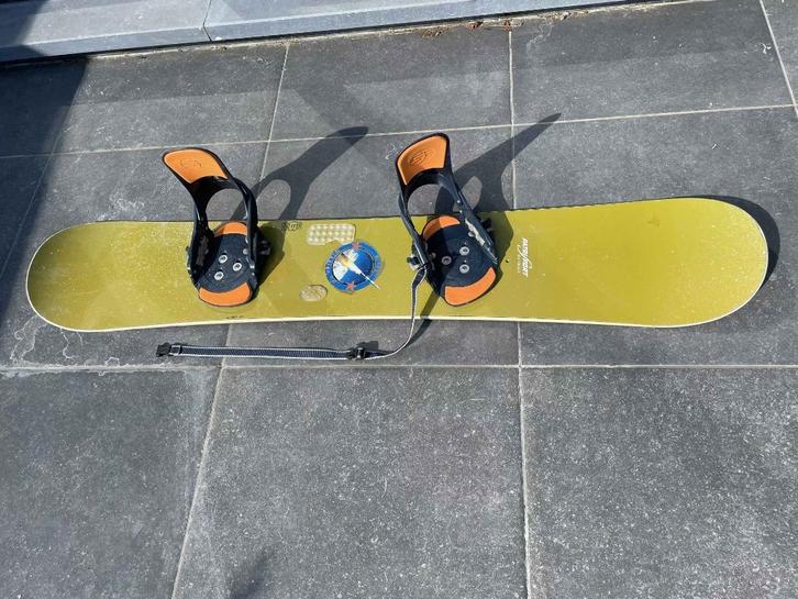 Burton Rippey Mission 56 snowboard met bindingen + Oxbow tas, Sport en Fitness, Snowboarden, Gebruikt, Board, Ophalen