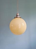 Art Deco hanglamp, honingkleurige opaline globe, 1920-30, Ophalen