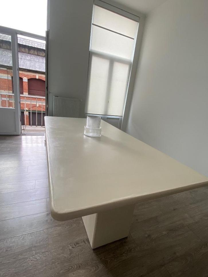 À vendre - table à manger en béton ciré, Huis en Inrichting, Tafels | Eettafels, Zo goed als nieuw, 50 tot 100 cm, 200 cm of meer