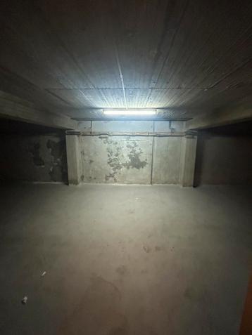 Kelder Magazijn te huur Antwerpen italielei 160 m2 en 60 m2 beschikbaar voor biedingen