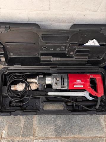Beton(kern)boormachine + statieven + toebehoren beschikbaar voor biedingen