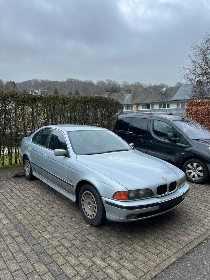 Bmw e39 520i, Auto's, BMW, Particulier, 5 Reeks, Benzine, Handgeschakeld, Ophalen