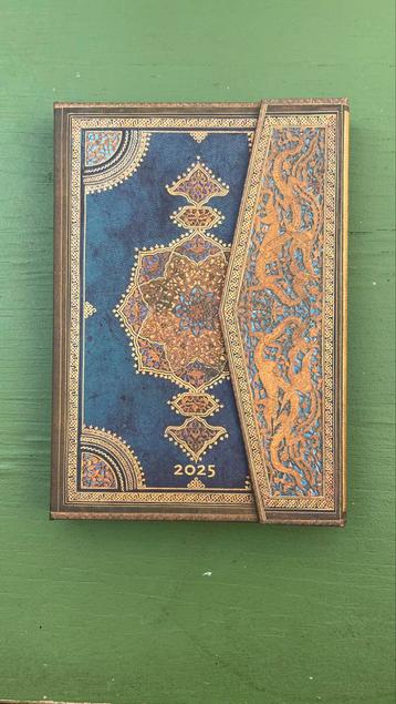 Agenda paperblanks 2025  beschikbaar voor biedingen