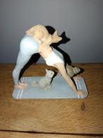 Statue femme avec chats., Enlèvement ou Envoi