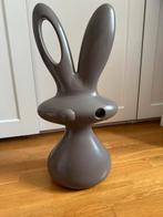 Aki Kuroda – Bunny gris argile 60cm(ed Slide/Yoyo Maeght), Enlèvement ou Envoi, Comme neuf, Autres couleurs, 50 à 75 cm