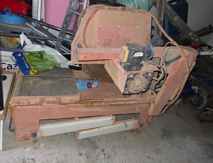 Steenzaagmachine goede staat, Ophalen, Zo goed als nieuw