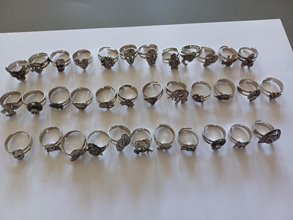 Set van 35 mooie ringen met schedel en dieren, Ophalen of Verzenden, Zo goed als nieuw