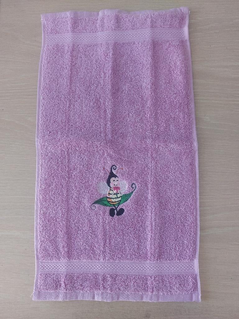 Donkerroze gastendoekje met geborduurde bij (nr. 2), Ophalen of Verzenden, Nieuw, Roze, Handdoek