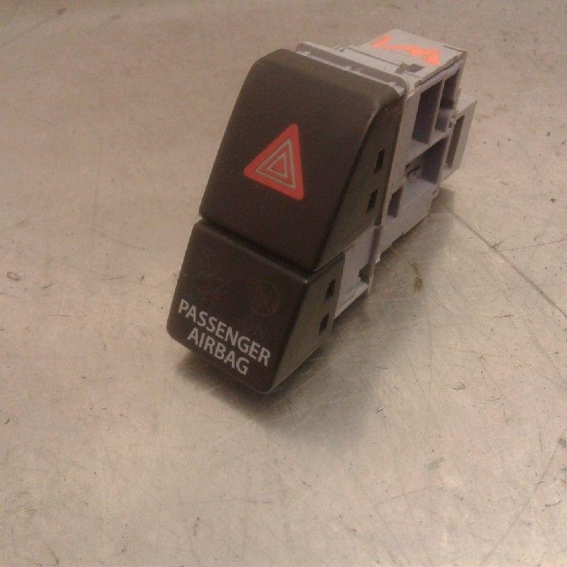 ALARMLICHTEN SCHAKELAAR Suzuki Celerio (LF) (01-2014/-), Auto-onderdelen, Gebruikt, Suzuki