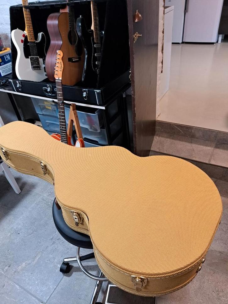 coffre guitare jumbo  ou guitare jazz, Musique & Instruments, Boîtiers & Valises, Comme neuf, Guitare acoustique, Flight case