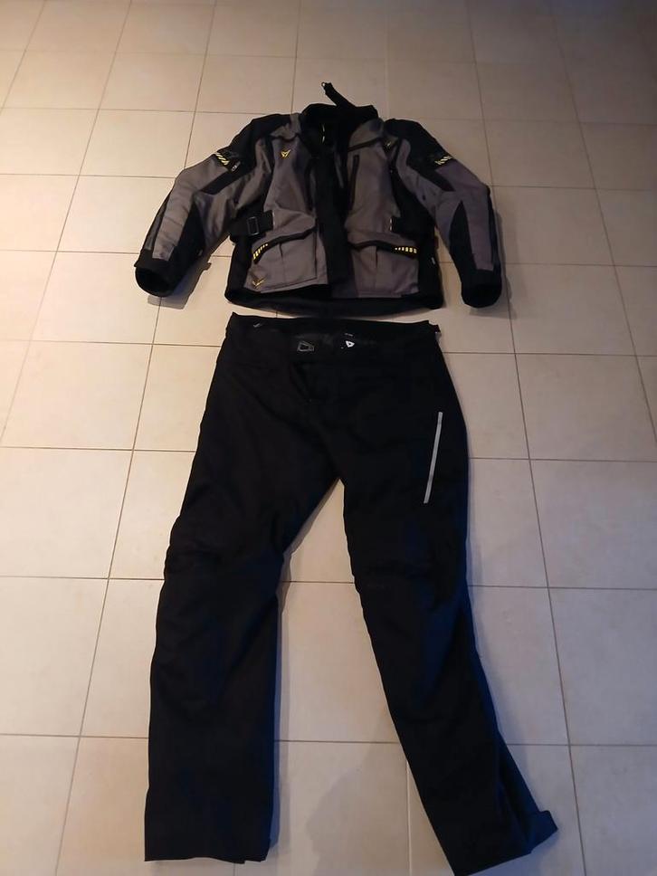 Motorpak Jas Seca / Broek Rev'it / zak Vanucci, Vêtements | Hommes, Vêtements de sport, Enlèvement