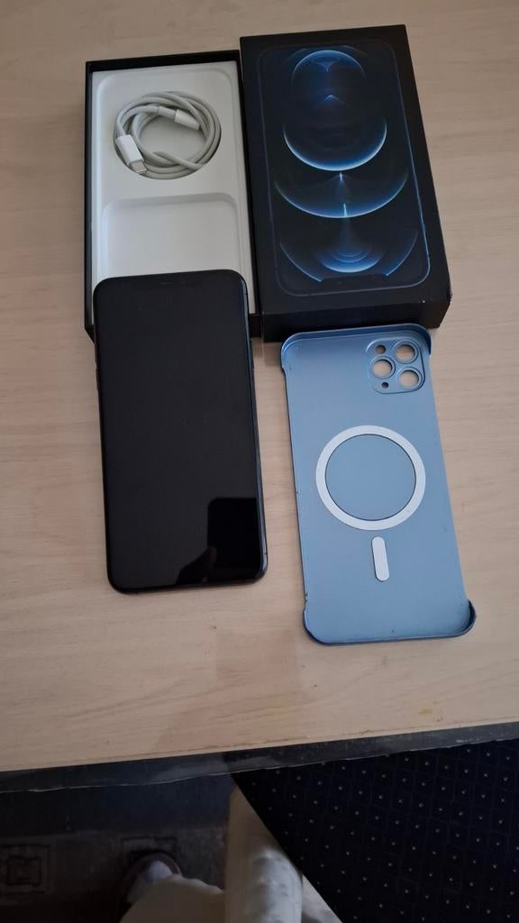 Iphone11 Pro Max 256giga état neuf boîte câble pochette