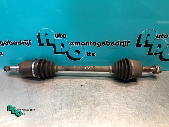 Aandrijfas links-voor van een Ford KA (KA 08-), Auto-onderdelen, Remmen en Aandrijving, Ford, Gebruikt, 3 maanden garantie, Ophalen of Verzenden