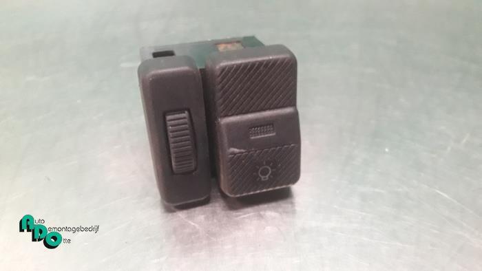 Commutateur lumière d'un Volkswagen Passat (Passat 88-), Autos : Pièces & Accessoires, Tableau de bord & Interrupteurs, Utilisé