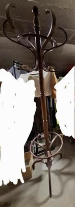 Houten kapstok, Ophalen