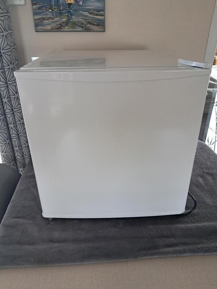 Frigo, Electroménager, Réfrigérateurs & Frigos, Comme neuf, Avec compartiment congélateur, Moins de 75 litres, Moins de 85 cm