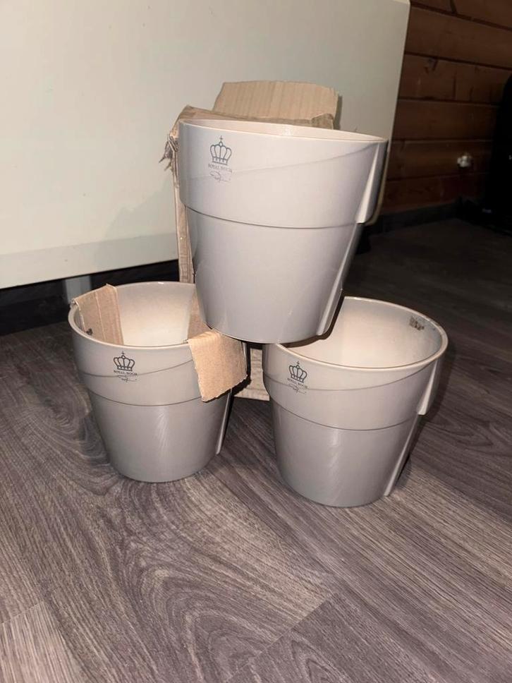 Lot de 700 pot de marque Royal Boch 2 coloris, Maison & Meubles, Cuisine | Vaisselle, Comme neuf, Autres types, Enlèvement