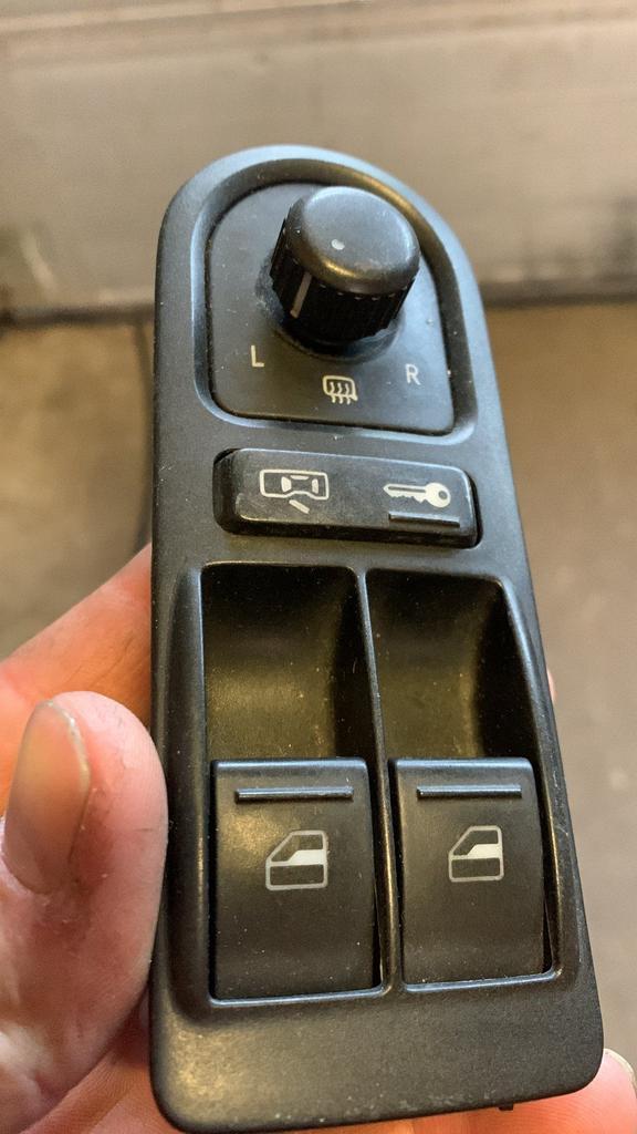 Volkswagen T5 raam schakelaar, Autos : Pièces & Accessoires, Tableau de bord & Interrupteurs, Volkswagen, Utilisé, Enlèvement ou Envoi