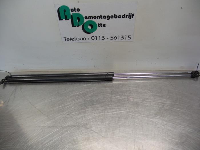 Kit amortisseur gaz hayon d'un Hyundai Coupe (Coupe 96-), Autos : Pièces & Accessoires, Carrosserie & Tôlerie, Hyundai, Utilisé