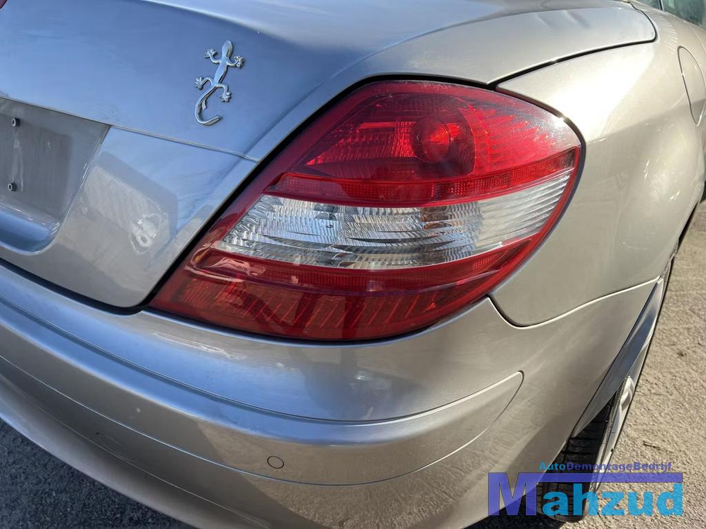 MERCEDES SLK R171 Bruin C723 rechts achterlicht 2005-2011, Gebruikt, Mercedes-Benz AG, Mercedes-Benz, Mercedesstrasse 120
70372  Stuttgart, DE