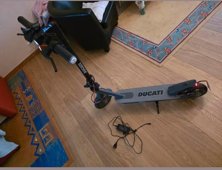 Ducati e step, Fietsen en Brommers, Steps, Ophalen, Nieuw