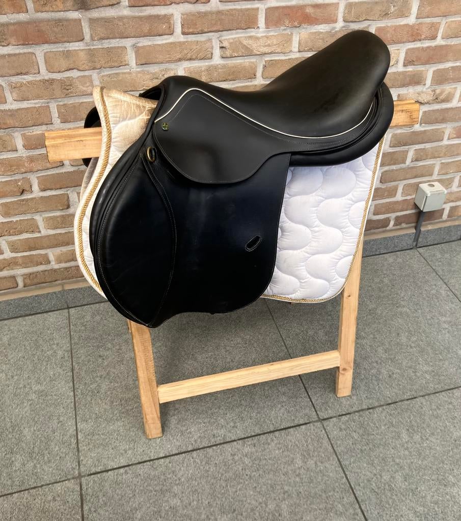 Springzadel LJ 17,5 inch, Animaux & Accessoires, Chevaux & Poneys | Brides & Harnachement, Enlèvement ou Envoi, Comme neuf