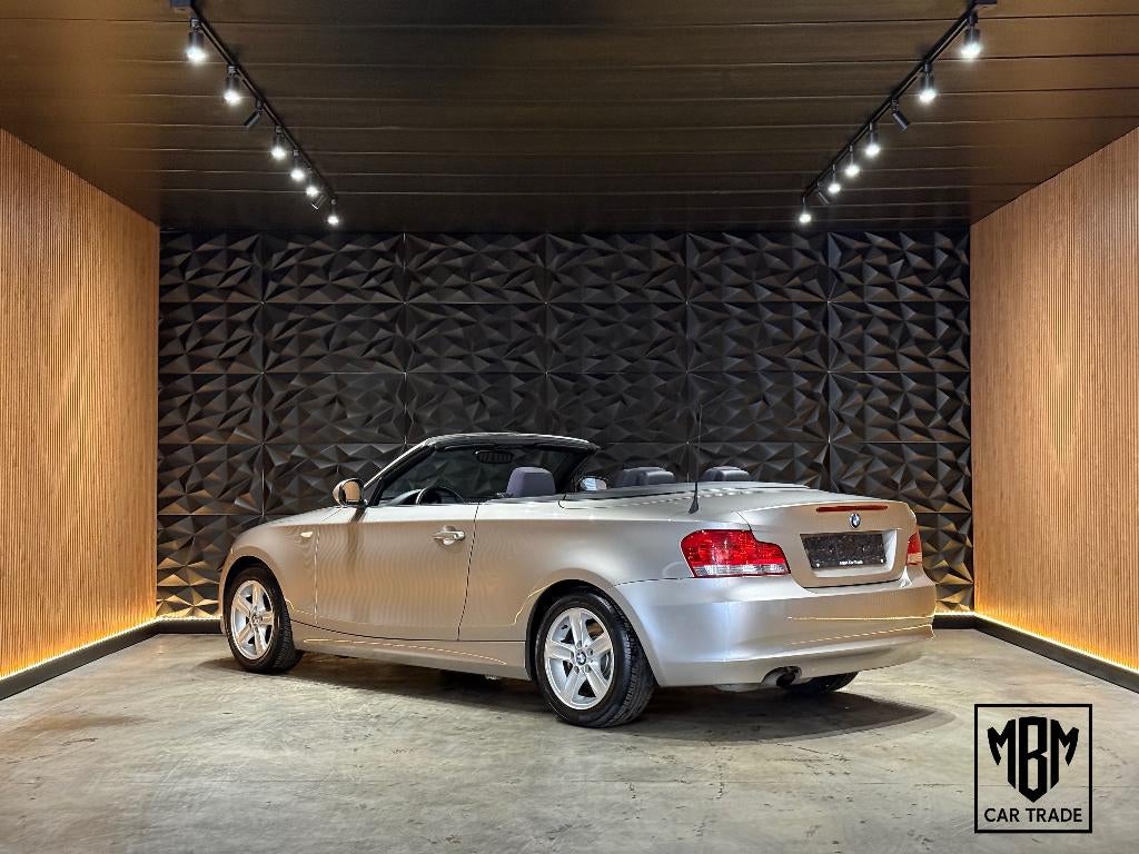 ✅ BMW 118 i 12 Maanden GARANTIE LCI Facelift Airco Xenon, Auto's, BMW, Voorwielaandrijving, 1995 cc, Zwart, 4 cilinders