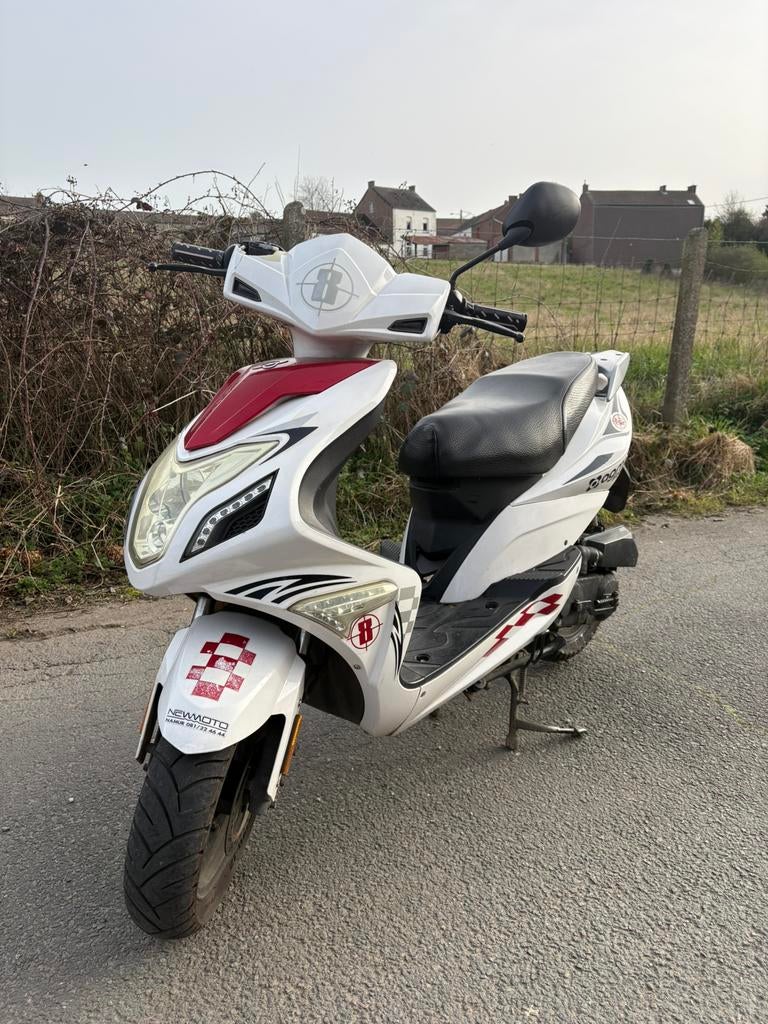 Scooter agm r8 classe a 50cc, Vélos & Vélomoteurs, Vélomoteurs & Scooters bridés, Autres marques, Comme neuf, Enlèvement, Essence