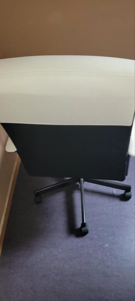 Goede en Grote bureau + bureaustoel, Huis en Inrichting, Bureaus, Ophalen