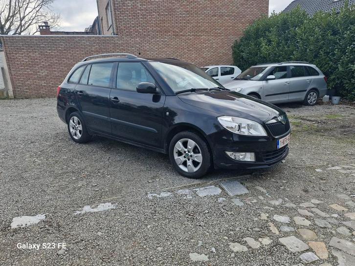 Skoda fabia 1.2i essence euro5 prêt à immatriculé, Autos, Skoda, Particulier, Fabia, Essence, Euro 5, Break, 5 portes, Noir, Gris