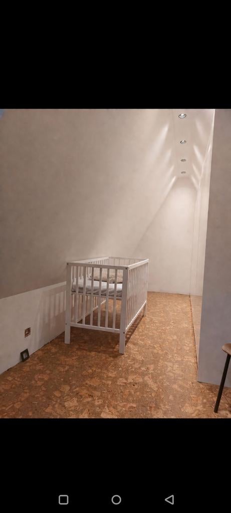 Babybed wit met matras, Kinderen en Baby's, Kinderkamer | Complete kinderkamers, Ophalen